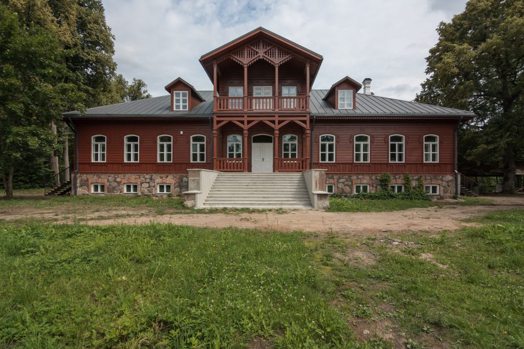 Vilkiškių dvaras - pagrindinis fasadas